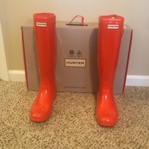 Beautiful Hunter rain boots. EUC! US size 9